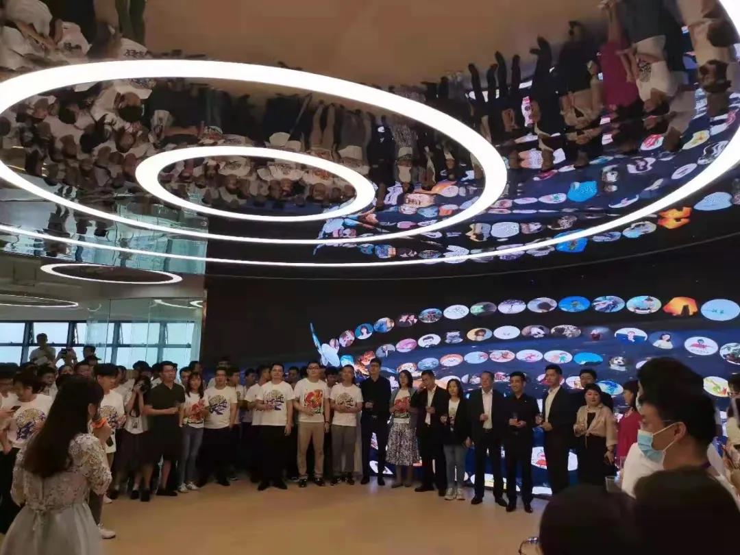 華世界|銳拓顯示強勢打造數字化商業時代